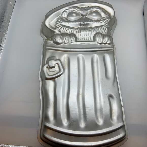 Vintage Wilton Sesame Street Character Oscar the Grouch Retro Cake Tin Pan 1977 - Picture 7 of 13